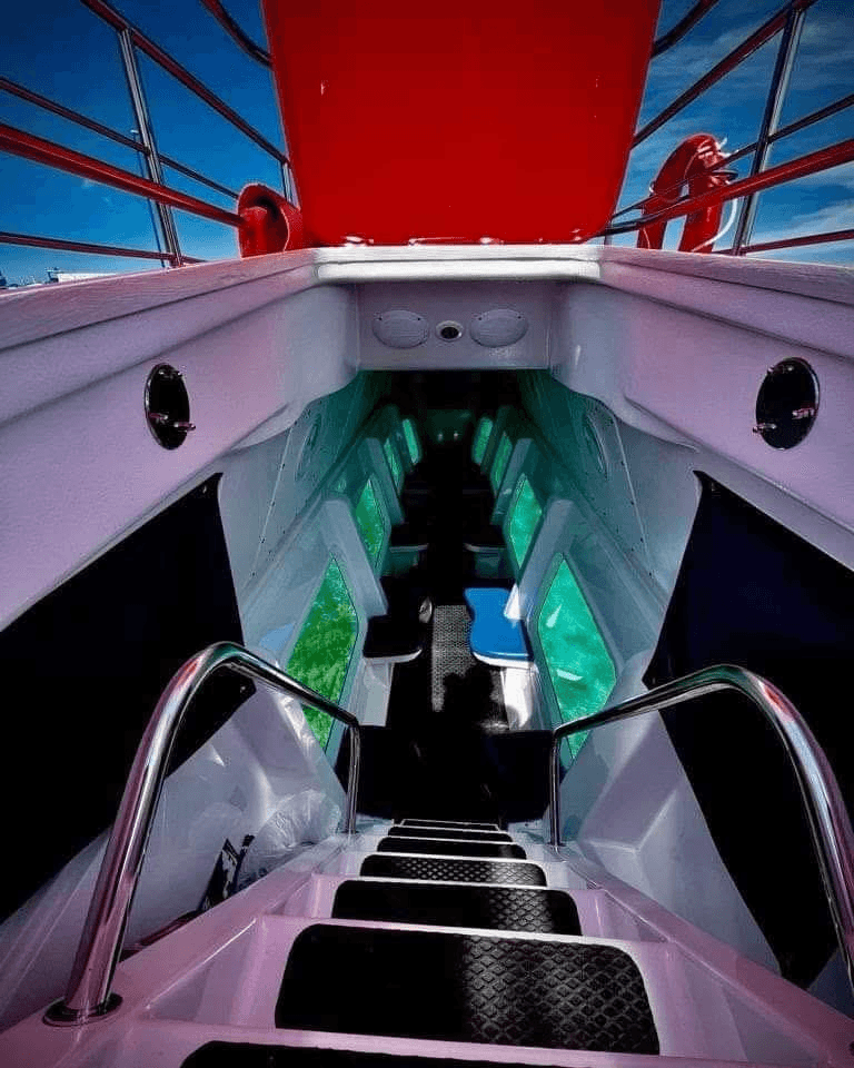 Vista laterale del sommergibile